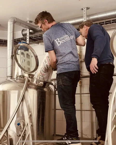 Lars Jørgensen brewing with another brewer