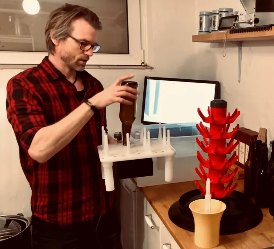 Lars Jørgensen brouwt bier in zijn brouwerij